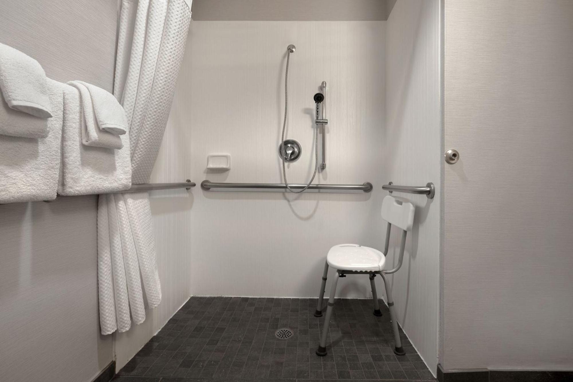 Courtyard By Marriott Portland Southeast/Clackamas Bagian luar foto